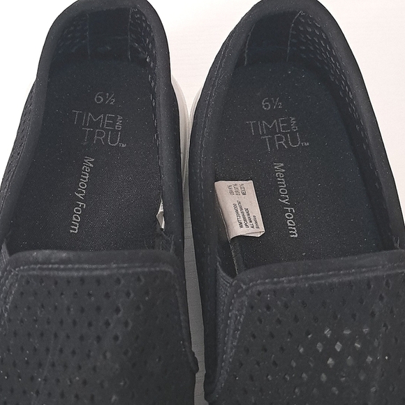 Time & Tru Shoes Women's 6.5 Memory Foam Casual Perf Slip On Flats Sneaker - Picture 6 of 7